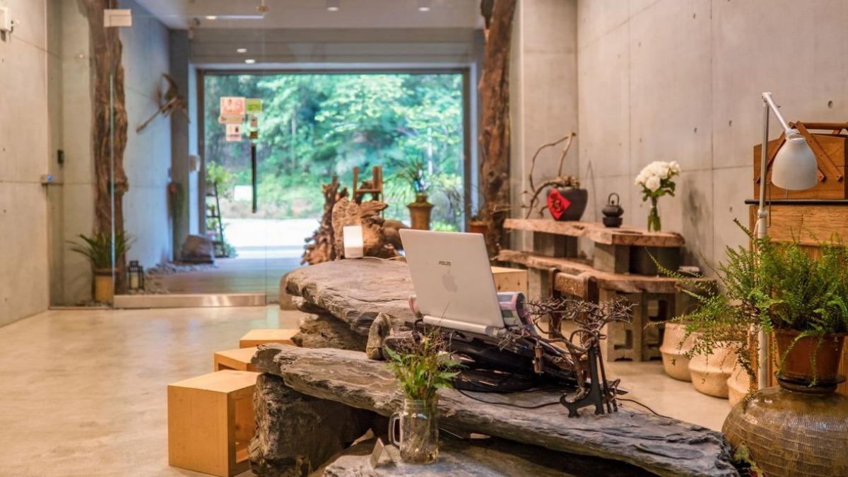 環境自然且溫馨,設計兼具質感與舒適。(圖/日月潭山慕藝旅|Sun Moon Inn)