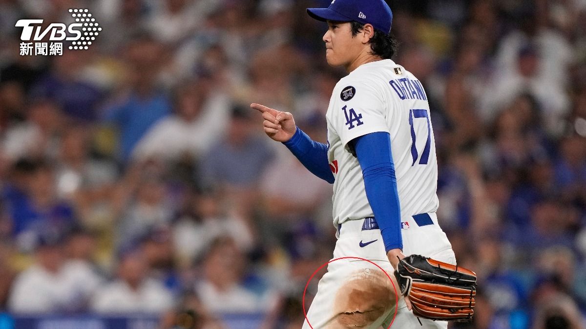 大谷翔平再展二刀流威力,在同一場比賽同時創下50轟、50K的紀錄,忙到連褲子破了,都沒時間換。(圖/達志影像美聯社)