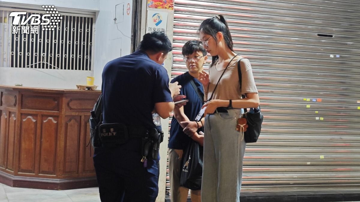 北市衛生局人員獲報有命案發生後到場了解狀況。(圖/TVBS)