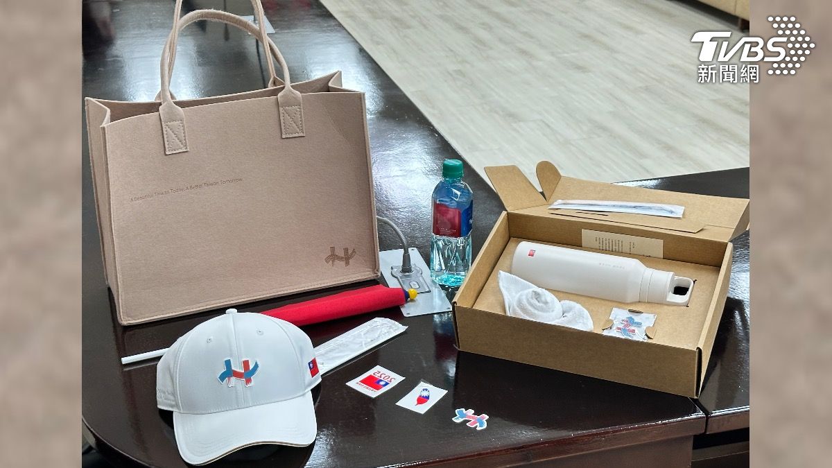 開箱國慶限量紀念品!首創「精緻禮盒」搭配 內容物一次看