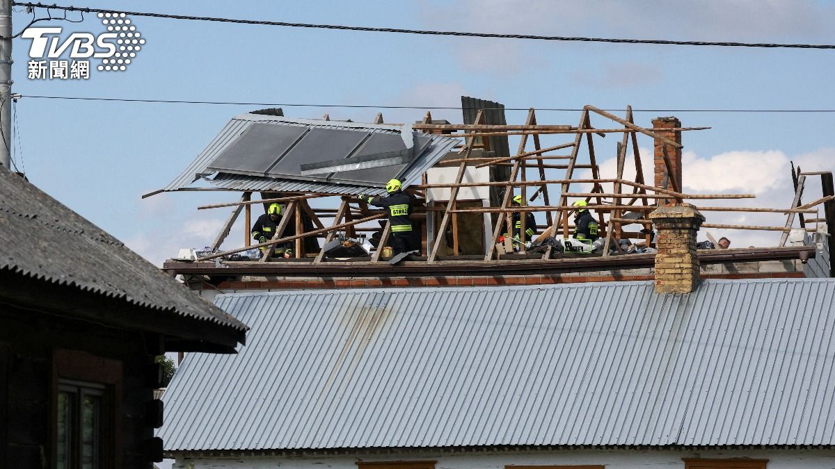被擊中的房屋位於波蘭東部維里基沃拉村。（圖／達志影像路透社）
