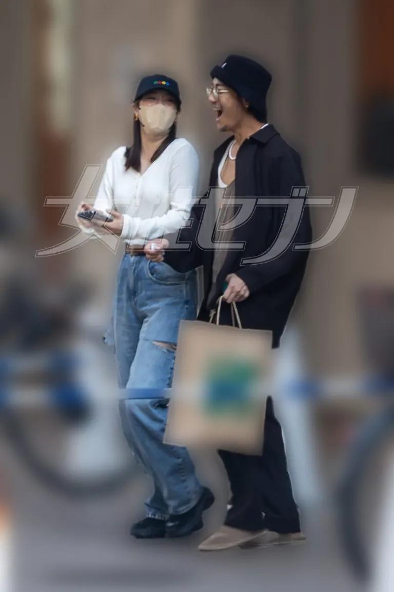 兩人先前就被拍到甜蜜約會,8月還同遊夏威夷。(圖/翻攝自news-postseven)