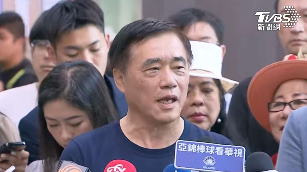 郝龍斌婉拒黨魁辯論!中天曝「臨時反悔」:已備好人形立牌