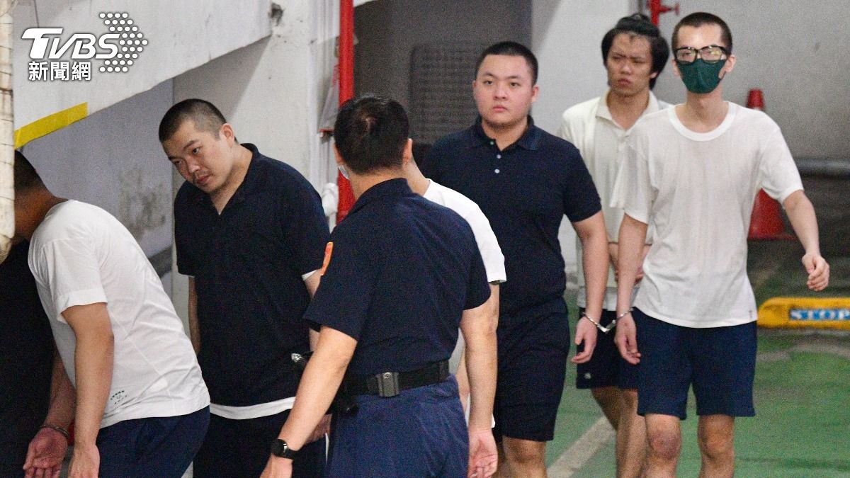倒數第三位是靜安會成員周子鈞。(圖/胡瑞麒攝)