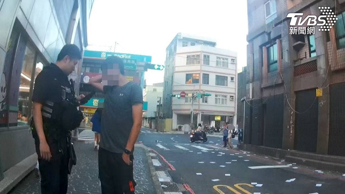 高中師遭控欠錢不還!校外狂撒傳單 警曝真相:不爽他態度