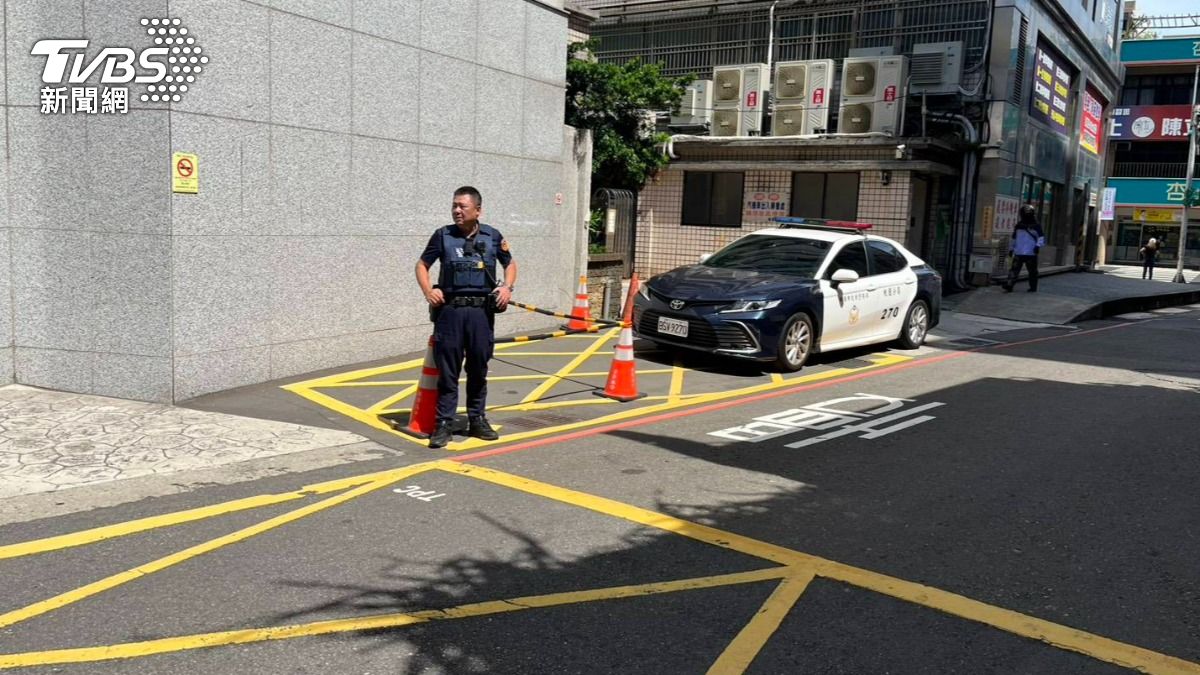 警方加強周邊巡邏守望，遇有狀況立即到場處置。（圖／TVBS）