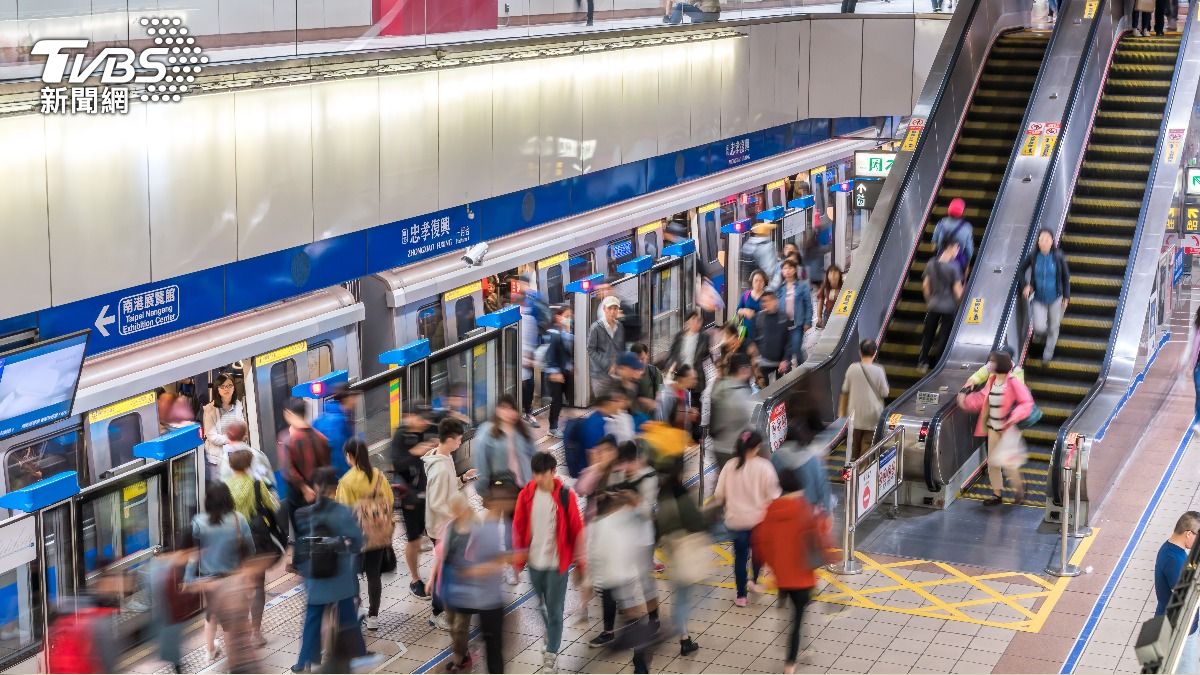 躲進捷運站吹冷氣「根本不涼」 原來是經濟部有規定
