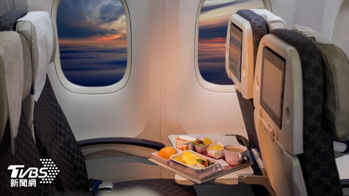 旅遊達人:飛機餐只是「加熱剩菜」 千萬別點海鮮、漢堡