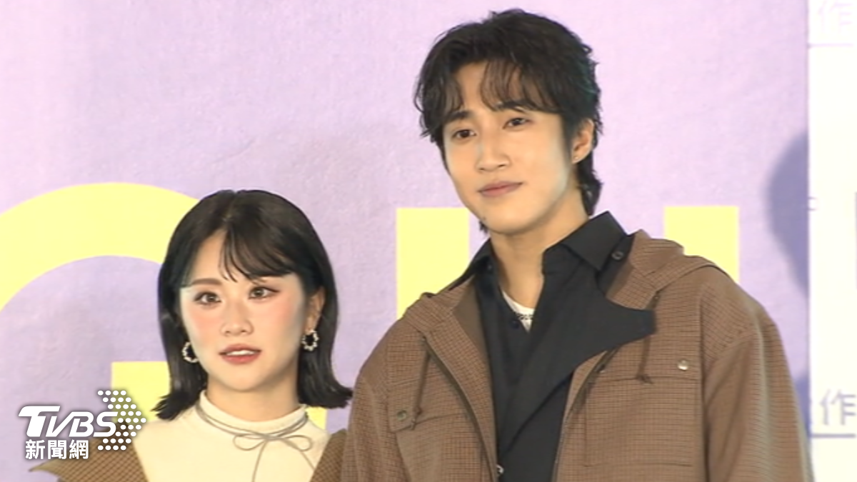一家三口合體!焦凡凡挺孕肚與婁峻碩放閃。(圖/TVBS)
