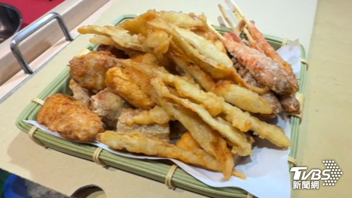 萬華新富町文化市場可點酒配外食內用。(圖/TVBS)