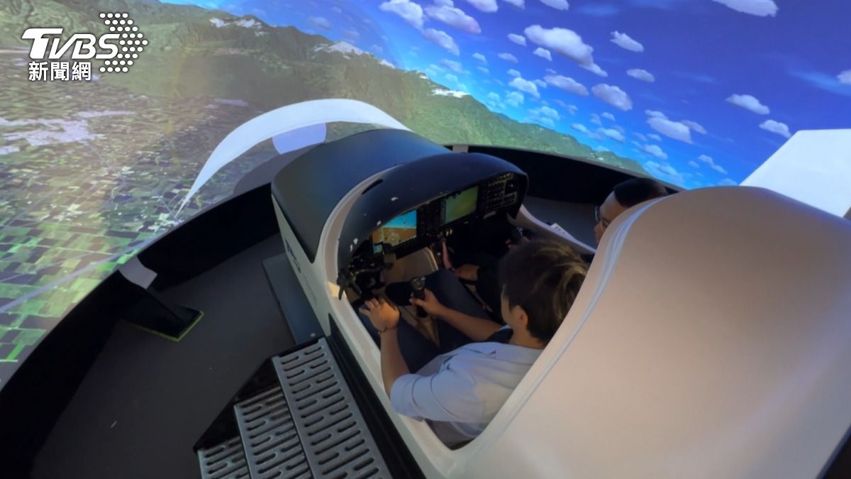中、大型無人機的尺寸、動力和飛行方式,幾乎等同於小型民航機,因此國外飛航組織近年建議,飛手訓練時納入基礎飛行觀念與考證。(圖/TVBS)