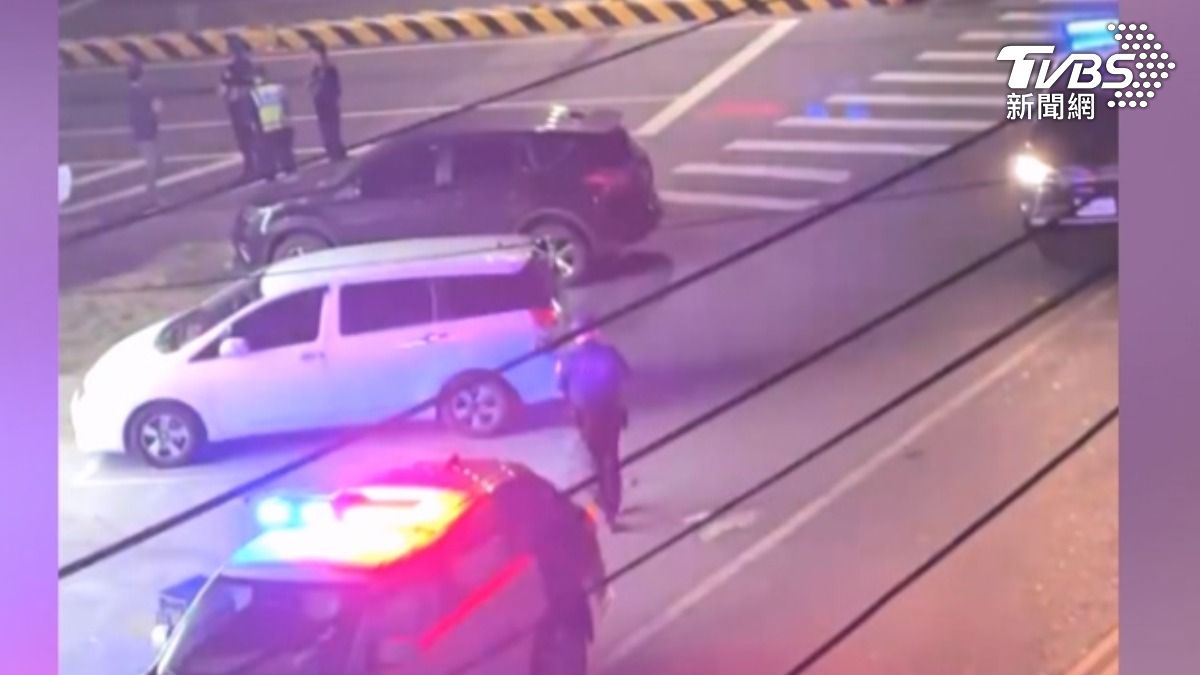 東石槍擊案開13槍,第一次肢體衝突被警方驅離後,沒想到第二次直接開槍。(圖/TVBS)