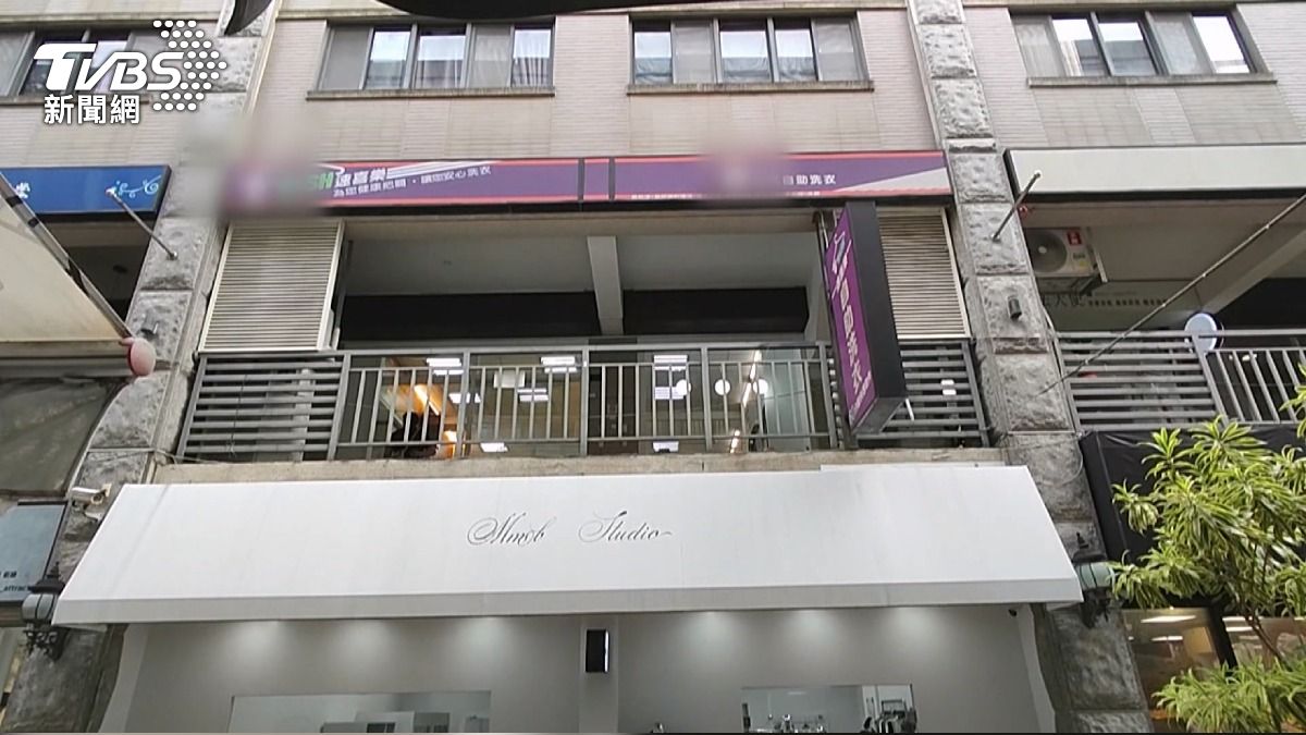台中自助洗衣店限設1樓,二樓業者喊太委屈「11年前就開了」。(圖/TVBS)
