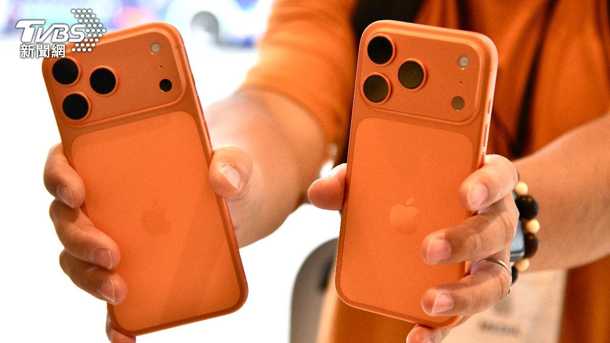 iPhone17 Pro及Pro Max有提供宇宙橙。（圖／胡瑞麒攝）