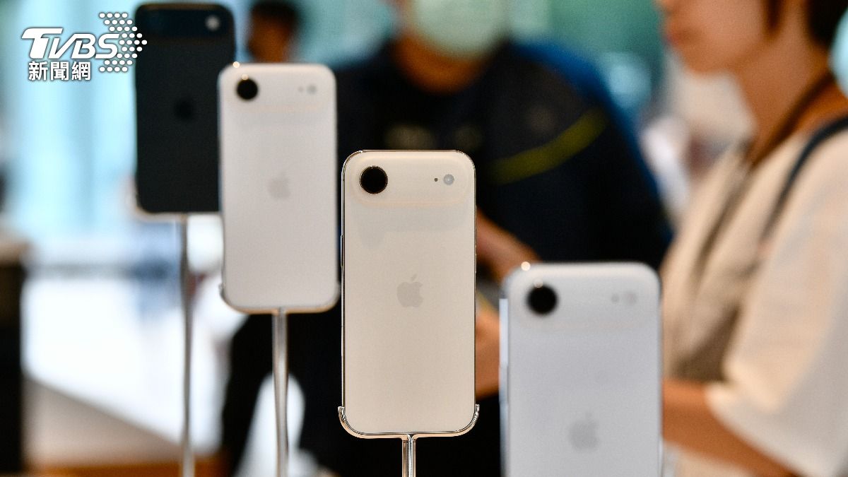 iPhone Air有多色可選擇。（圖／胡瑞麒攝）
