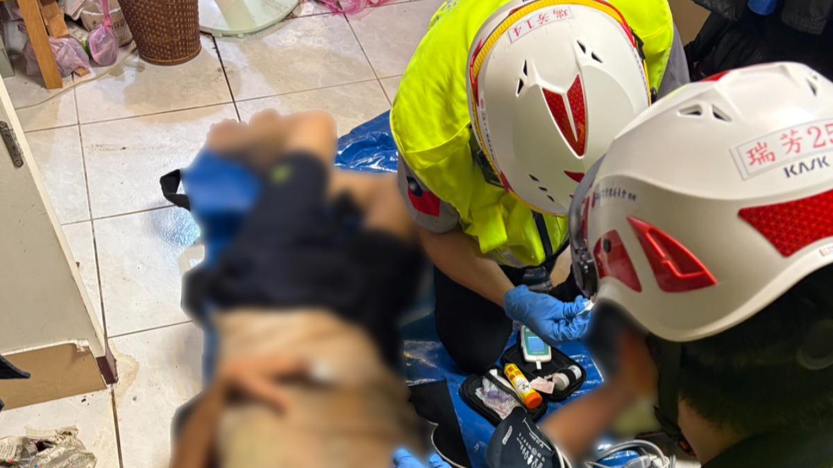 男子高血壓暈倒困家中!連2天未上班「靠冰箱食物撐」 公司急報警