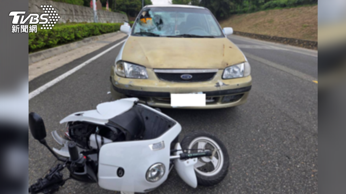 金湖太湖路三段一帶昨天發生嚴重車禍。(圖/TVBS)