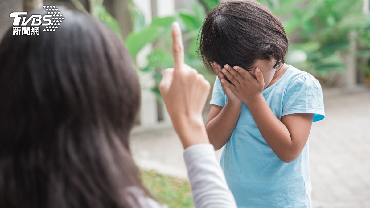 女兒作業訂正錯誤!老師罵「你起痟喔」 媽求助:不是第一次
