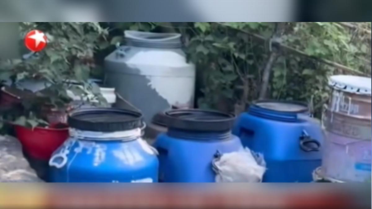 大陸浙江杭州有一名婦人,散步時踩到腐蝕性溶液「氫氟酸」,送醫不治身亡。杭州警方查出,原來是案發地周邊、一戶前屋主的兒子,10年前搬家時,將清洗外牆的溶液隨意棄置(圖/上海東方衛視)