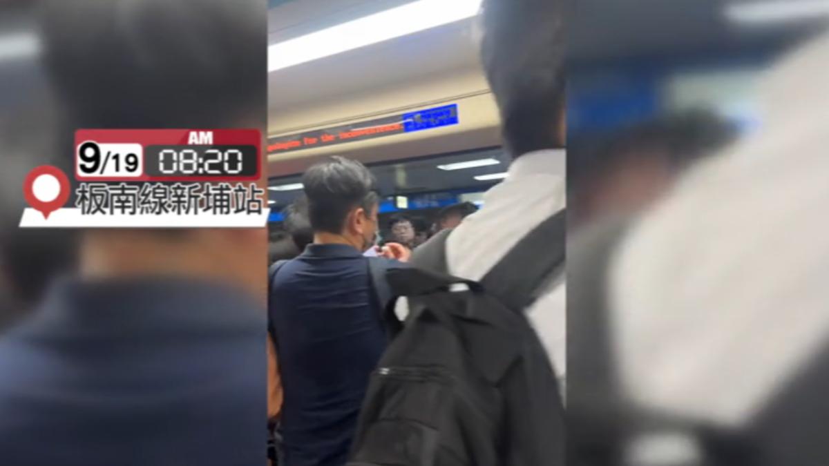 北捷9/19又發生車門卡異物的狀況。(圖/roychain.lo threads)