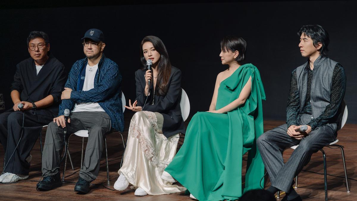 釜山影展/舒淇同框李心潔美成這樣!被稱「傳奇演員」大笑回應