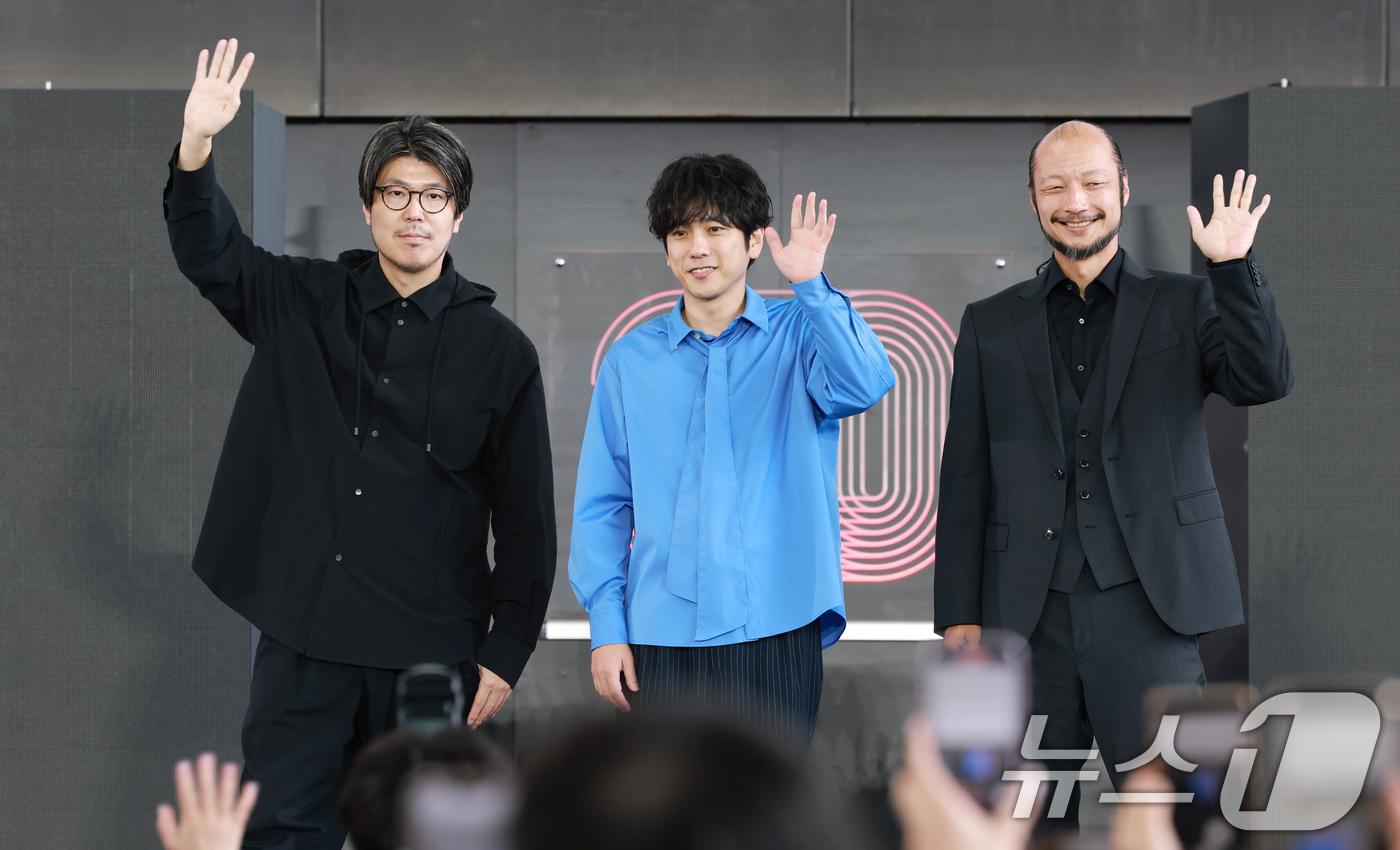 左起為導演川村元氣、二宮和也、河內大和。(圖/news1提供)