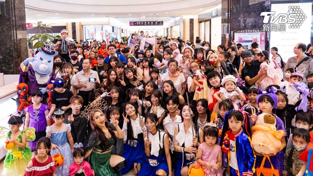 義大Outlet 萬聖大遊行。(圖/TVBS)