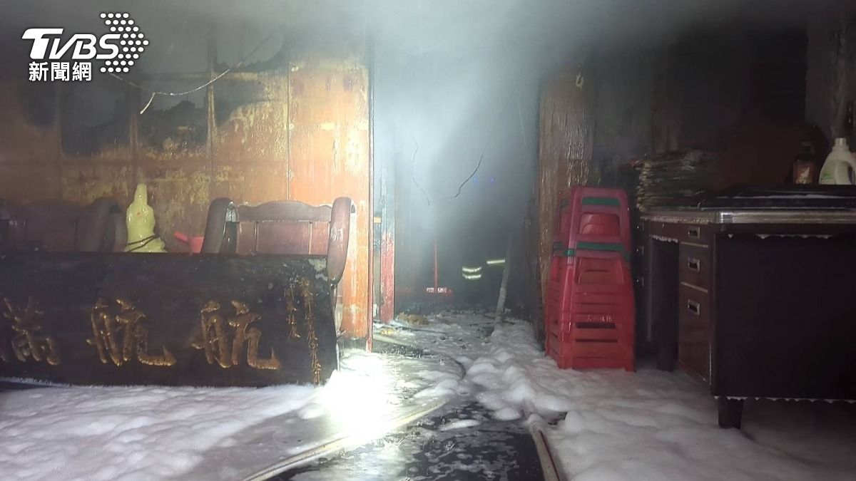 疑菸蒂未熄!基隆住宅竄黑煙27人急逃 住戶驚:突然燒起來
