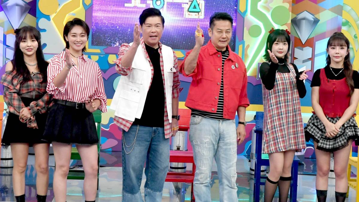 徐凱希(左起)、張文綺、曾國城、徐乃麟、籃籃、巫苡萱。(圖/華視提供)