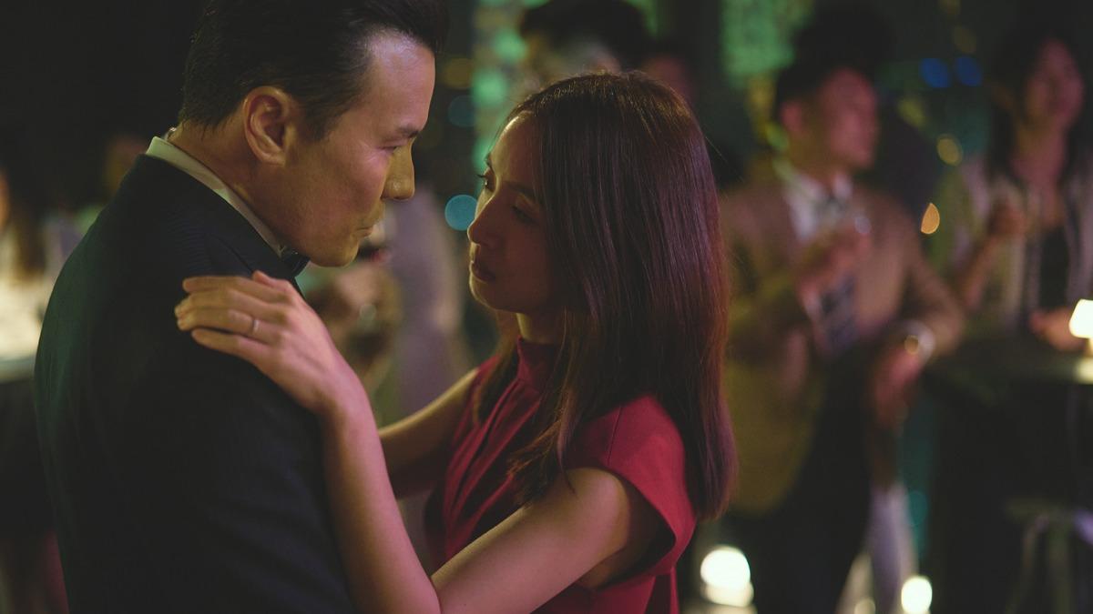 林依晨、李銘忠在電影《失明》飾演夫妻。（圖／周子娛樂提供）