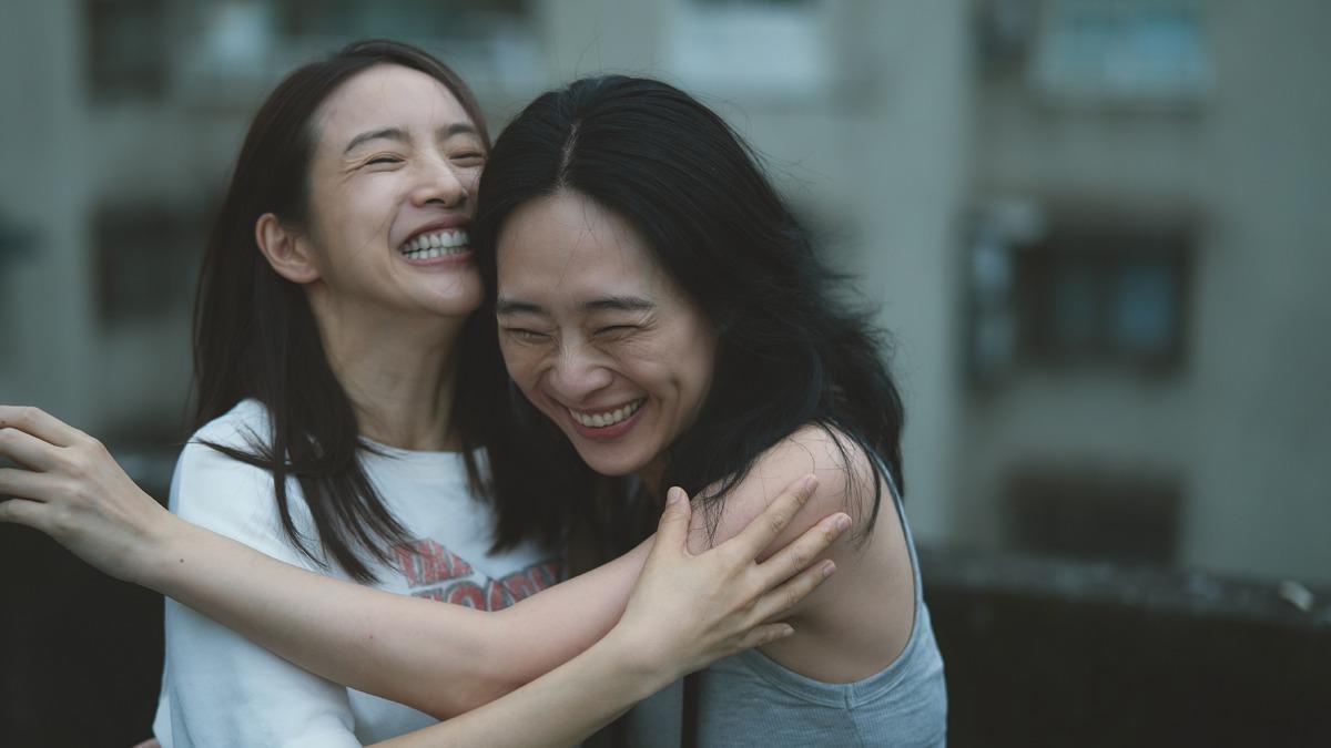 林依晨、吳可熙在電影《失明》挑戰與以往個性不同的角色。(圖/周子娛樂提供)