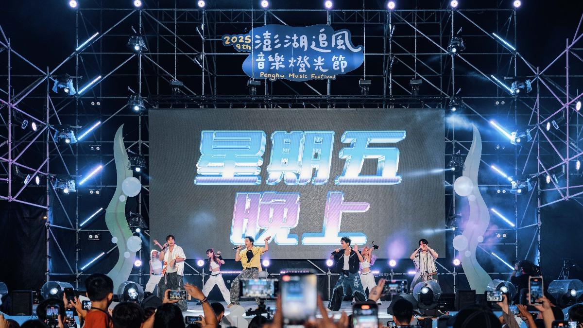 ENERGY演唱神曲〈星期五晚上〉。(圖/三立提供)