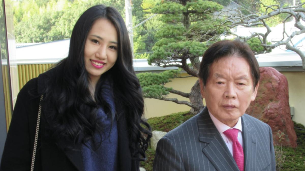 野崎幸助（圖右）與小55歲嫩妻須藤早貴。（圖／翻攝自 X Reika8833）