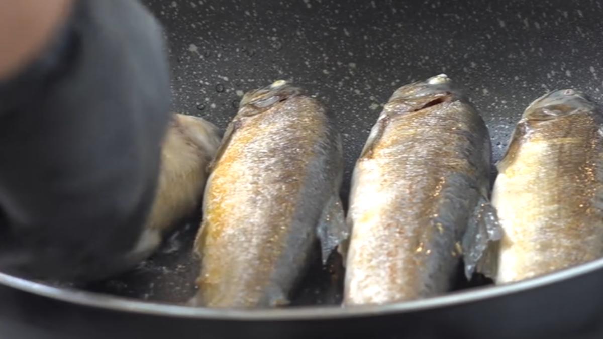 中秋烤肉,不少人也會準備海鮮,像是香魚、秋刀魚都是熱門選項。(圖/TVBS)