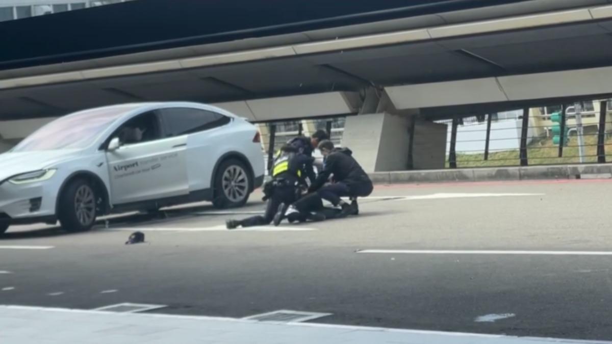 桃機黃牛拒檢狂逃!航警開8槍逮人 至少罰10萬、吊扣牌駕照