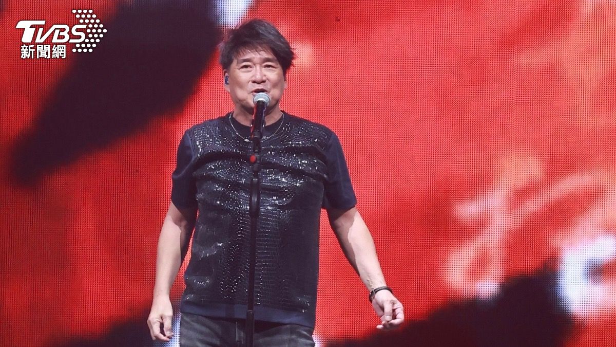 周華健拿自己的年紀開玩笑,也虧全場歌迷從小看著他長大。(圖/黃城碩攝)