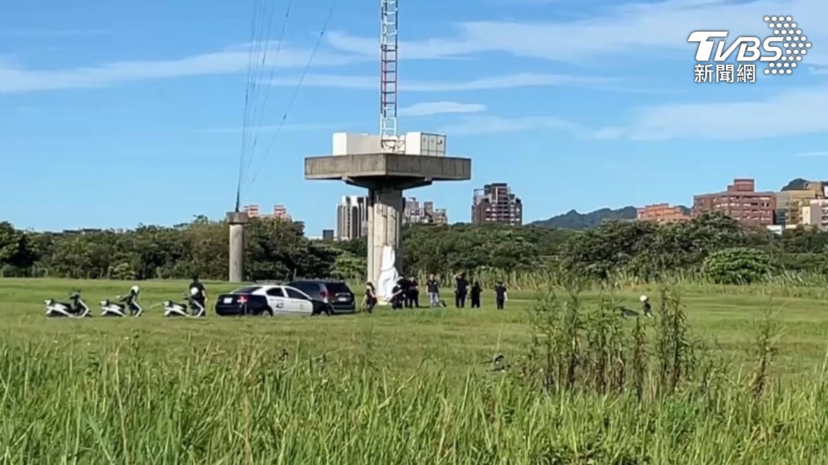 快訊/板橋雙屍命案!夫妻疑經商失敗 陳屍河堤邊廣播電塔