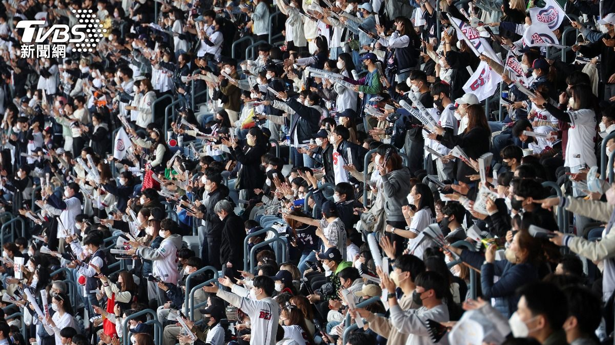 南韓職棒部分球隊,祭出新禁止使用大砲攝影機措施。(圖/達志影像路透社)