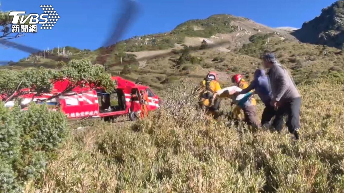 37歲男登南湖大山高山症發作!黑鷹直升機緊急救援。(圖/TVBS)