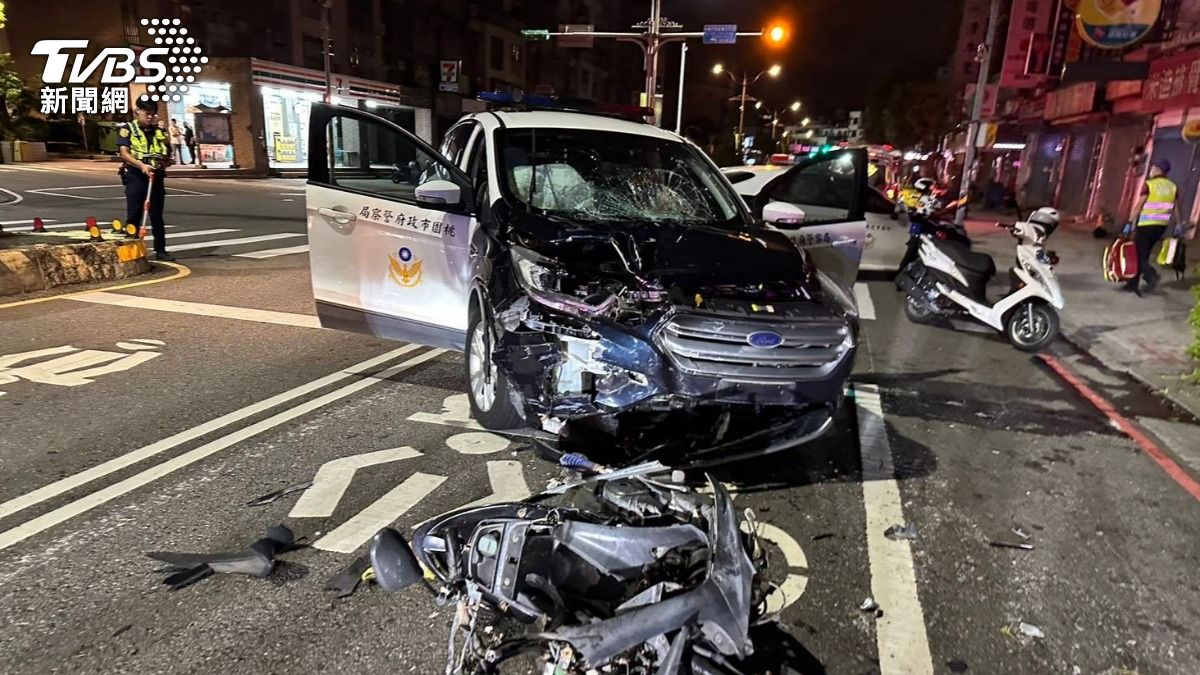 深夜狂飆!中壢男疑吸毒騎車 時速破百連闖13個紅燈猛撞警車