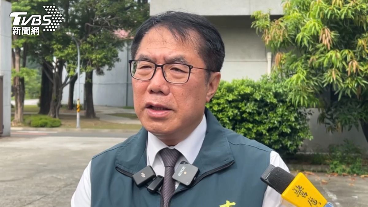 女高中生盜黃偉哲大頭照「宣布放颱風假」 法官裁定不罰原因曝