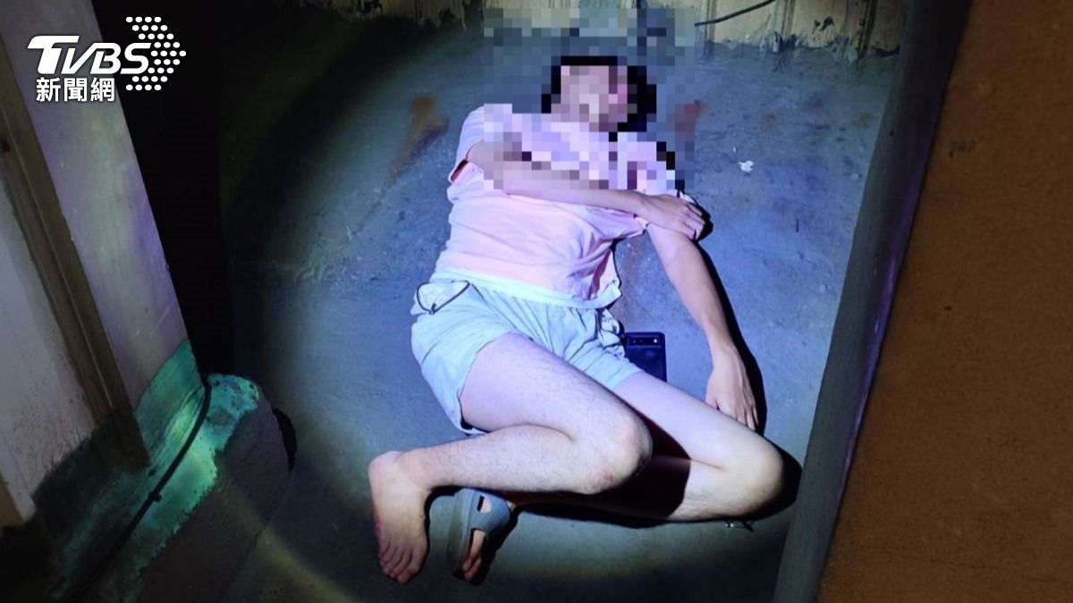 西區一名28歲的顏姓男子,不明原因倒臥6樓陽台,且雙眼上翻伴隨抽搐狀態。(圖/TVBS)