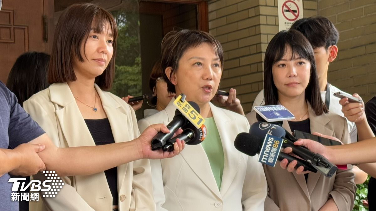 37年前與鄭麗文在台大抗議 綠委酸:今赴中敢講台灣獨立?