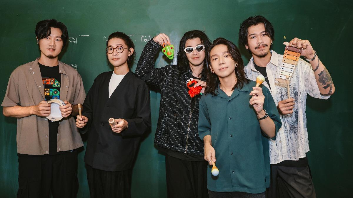 史上最小歌手出道!爸媽竟是超大咖樂團 獻上超豪華大禮