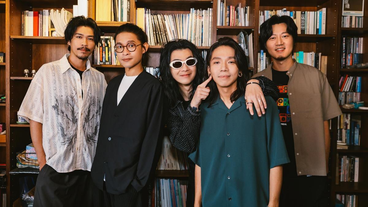 金曲樂團麋先生集體寵乾女兒,為貝斯手以諾千金送無價豪禮!(圖/相信音樂提供)