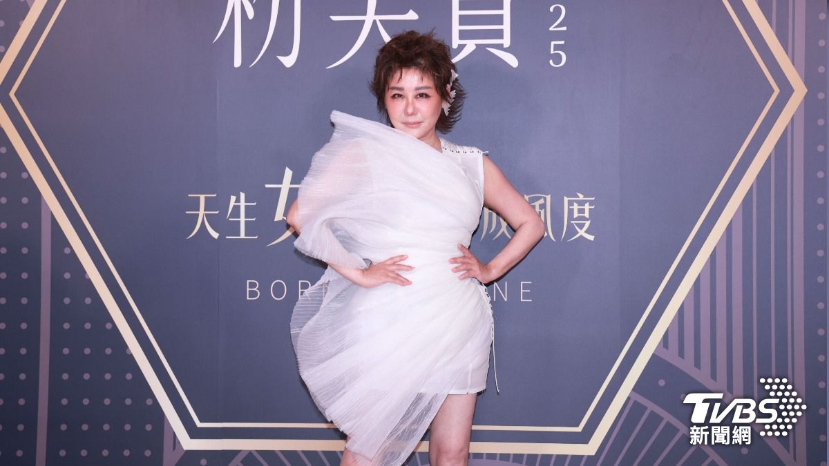 藍心湄激辣化身「人間美人魚」!燈光全暗爆驚喜 開心宣布當阿嬤
