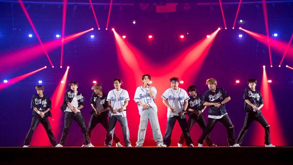 韓流男團Super Junior降臨大巨蛋。（圖／富邦悍將提供）