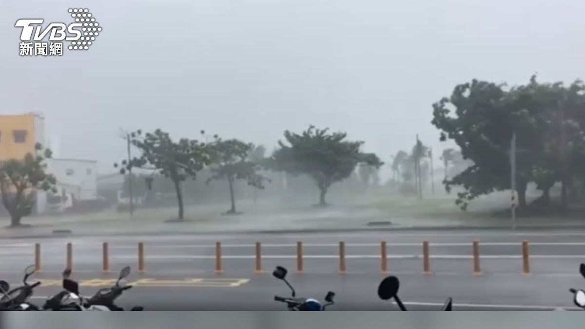 樺加沙逼近,東部、高屏山區防致災豪雨。(圖/TVBS)
