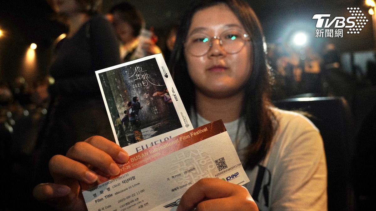 《他年她日》在釜山影展兩場的電影票經過特別設計。(圖/區國強攝)