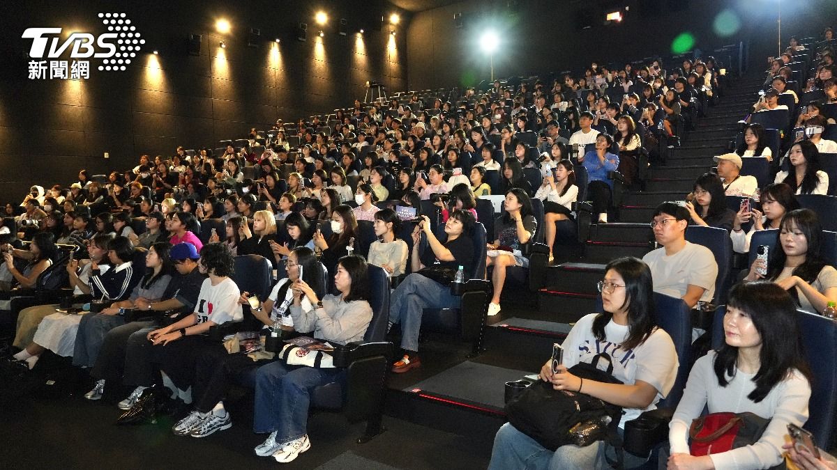 許光漢主演電影《他年她日》在釜山舉行映後座談,近300位影迷參加。(圖/區國強攝)